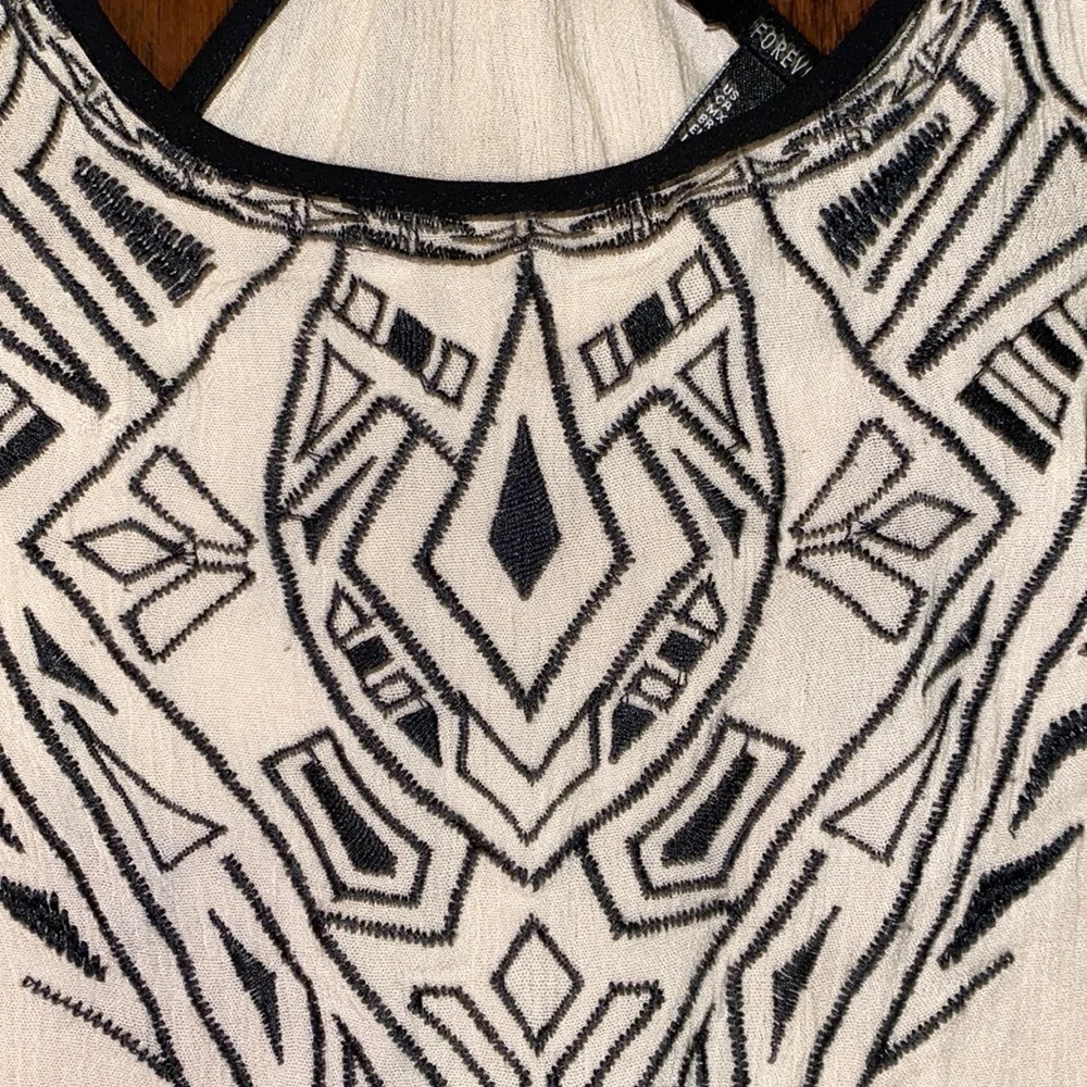 Forever 21 black embroidered tank top cream white shirt sleeveless size: Small - Picture 2 of 6